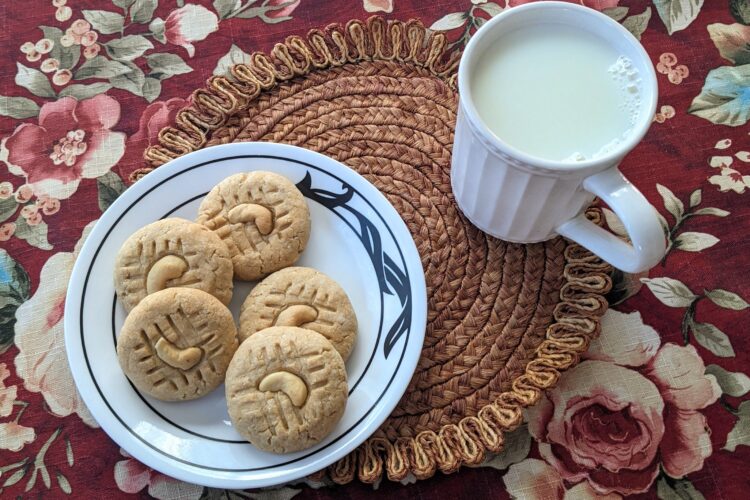 Nankhatai with milk