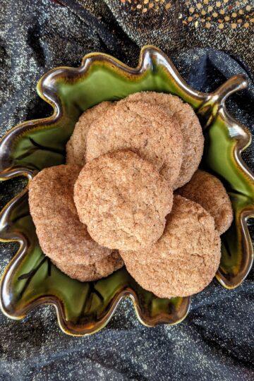 Pumpkin spice cookies in a green leaf bowl, top view